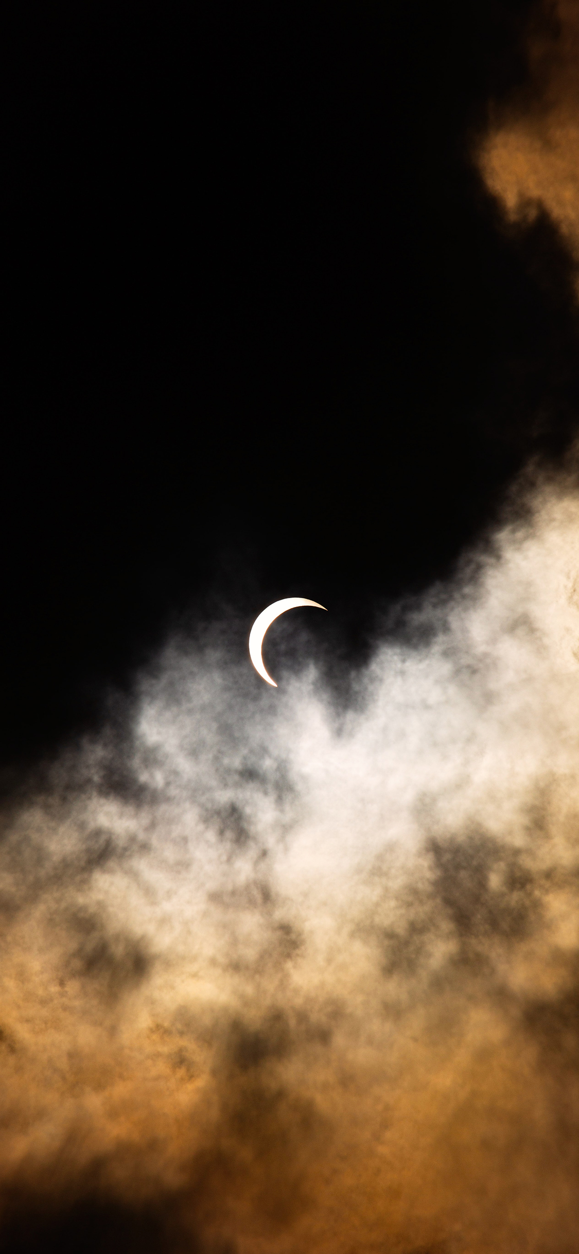 [2436×1125]云空 乌云 日全食 天象 苹果手机壁纸图片