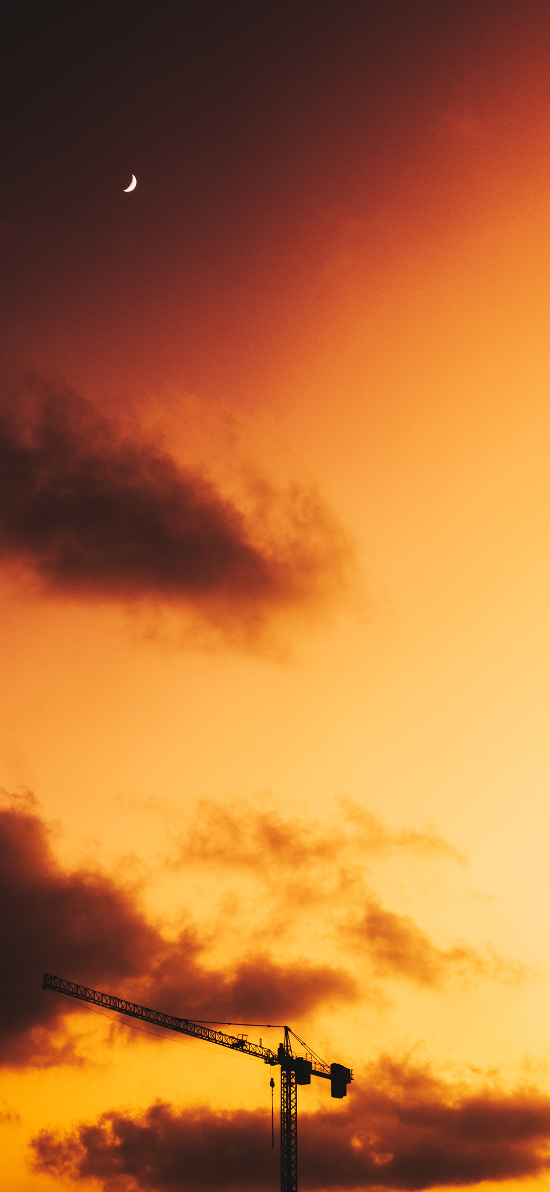 [2436×1125]云空 晚霞 红云 建筑设施 升降架 苹果手机壁纸图片