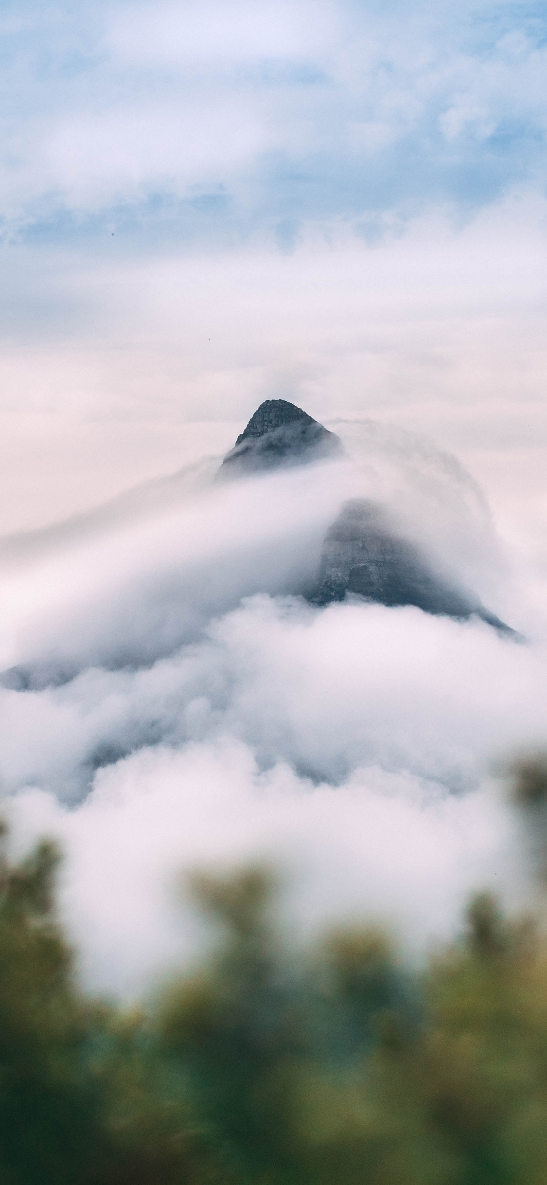 [2436×1125]云雾 高山 山体 远眺 苹果手机壁纸图片
