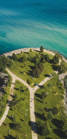 [2436x1125]俯拍 海景 小岛 绿植 苹果手机壁纸图片