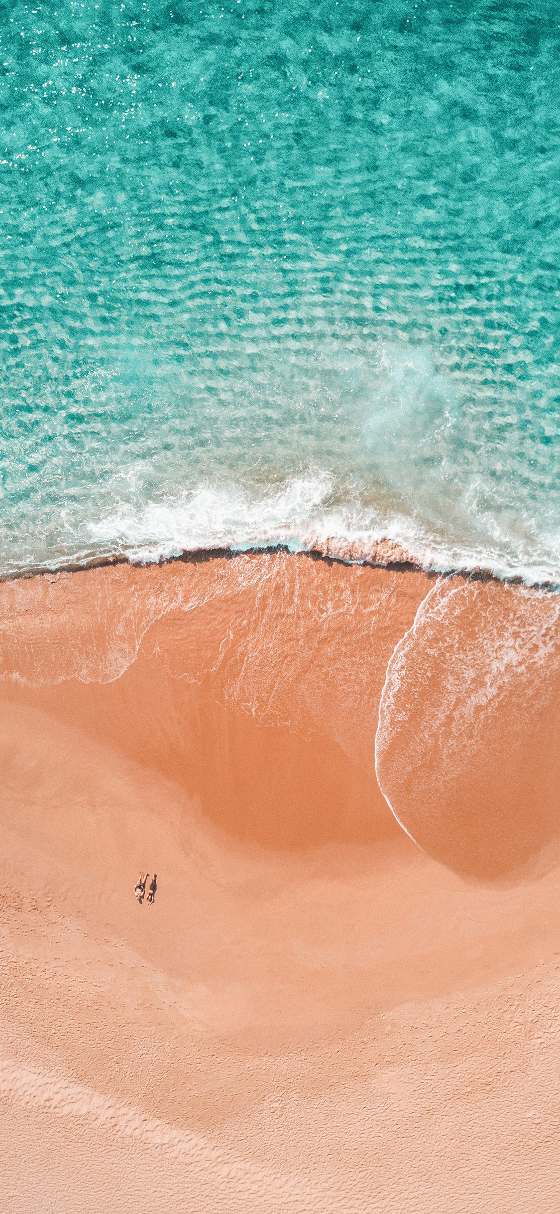 [2436×1125]俯拍 海浪 沙滩 海水 苹果手机壁纸图片