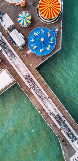[2436x1125]俯拍 观景台 娱乐设施 海面 苹果手机壁纸图片