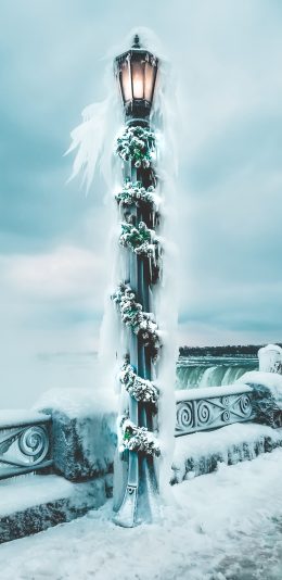 [2436x1125]冬季 街灯 冰雪覆盖 照明 苹果手机壁纸图片