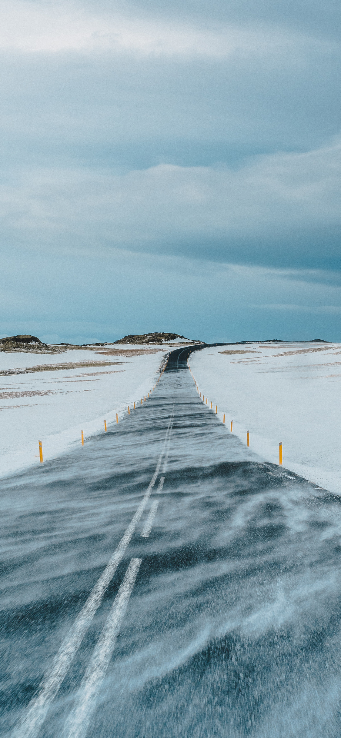 [2436×1125]冬季 道路 白雪覆盖 自然 苹果手机壁纸图片
