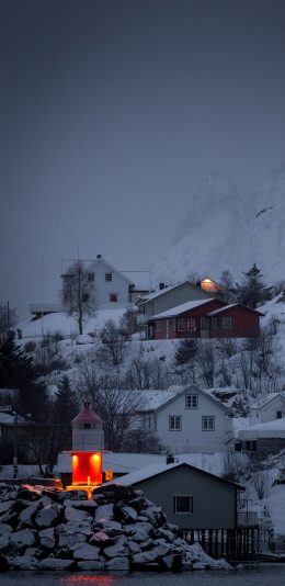 [2436x1125]冬季 雪地 房屋 白雪覆盖 灯光 苹果手机壁纸图片