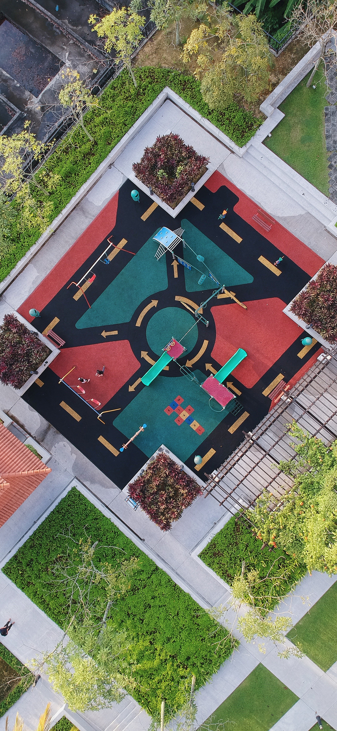 [2436×1125]创意 俯拍 公园 娱乐设施 苹果手机壁纸图片