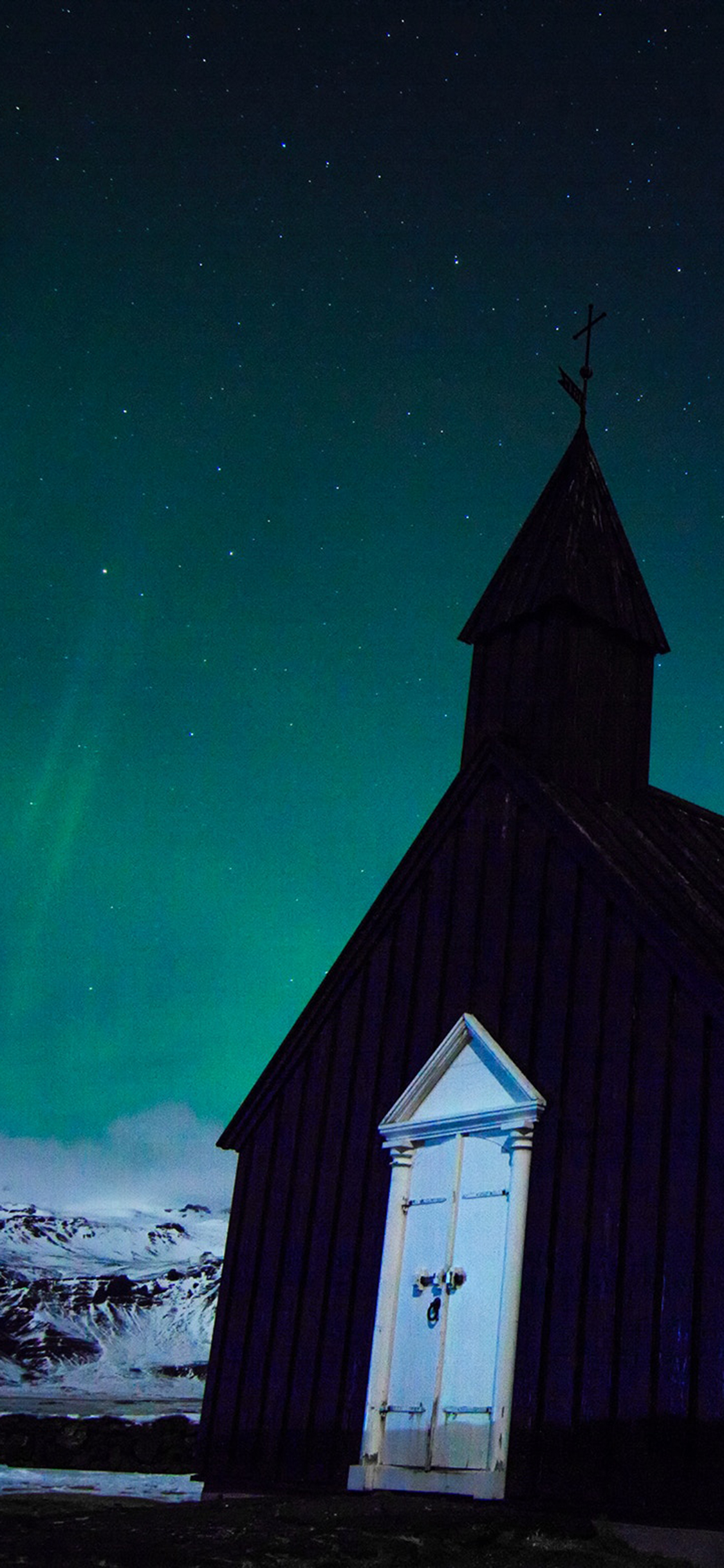 [2436×1125]北极 雪地 房屋 极光美景 苹果手机壁纸图片
