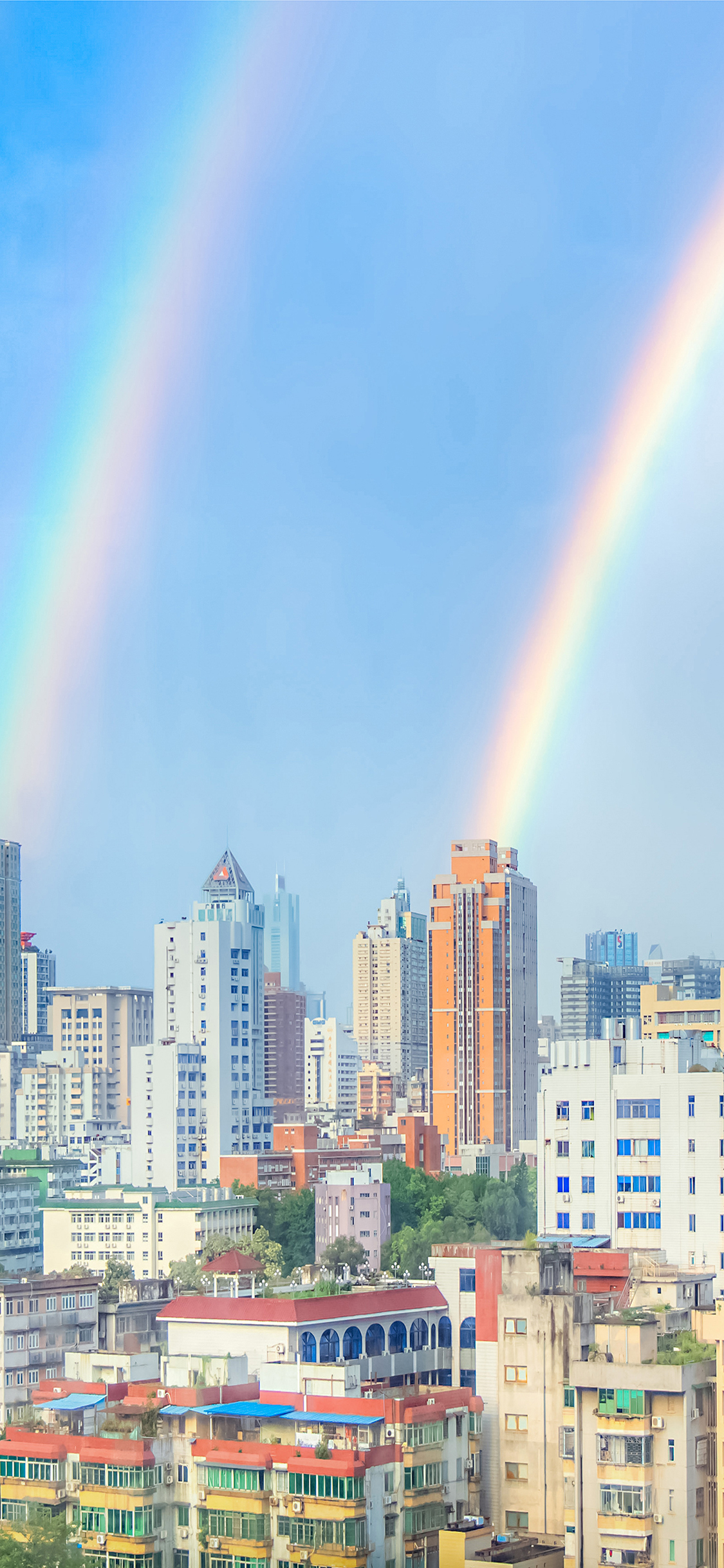 [2436×1125]双彩虹 城市 高楼 天空 苹果手机壁纸图片