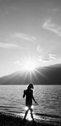 [2436x1125]唯美 风景 山川 河流 背影 阳光 黑白 苹果手机壁纸图片