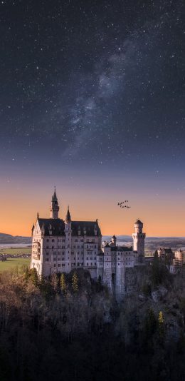 [2436x1125]城堡 建筑 山顶 星空 唯美 夜晚 苹果手机壁纸图片