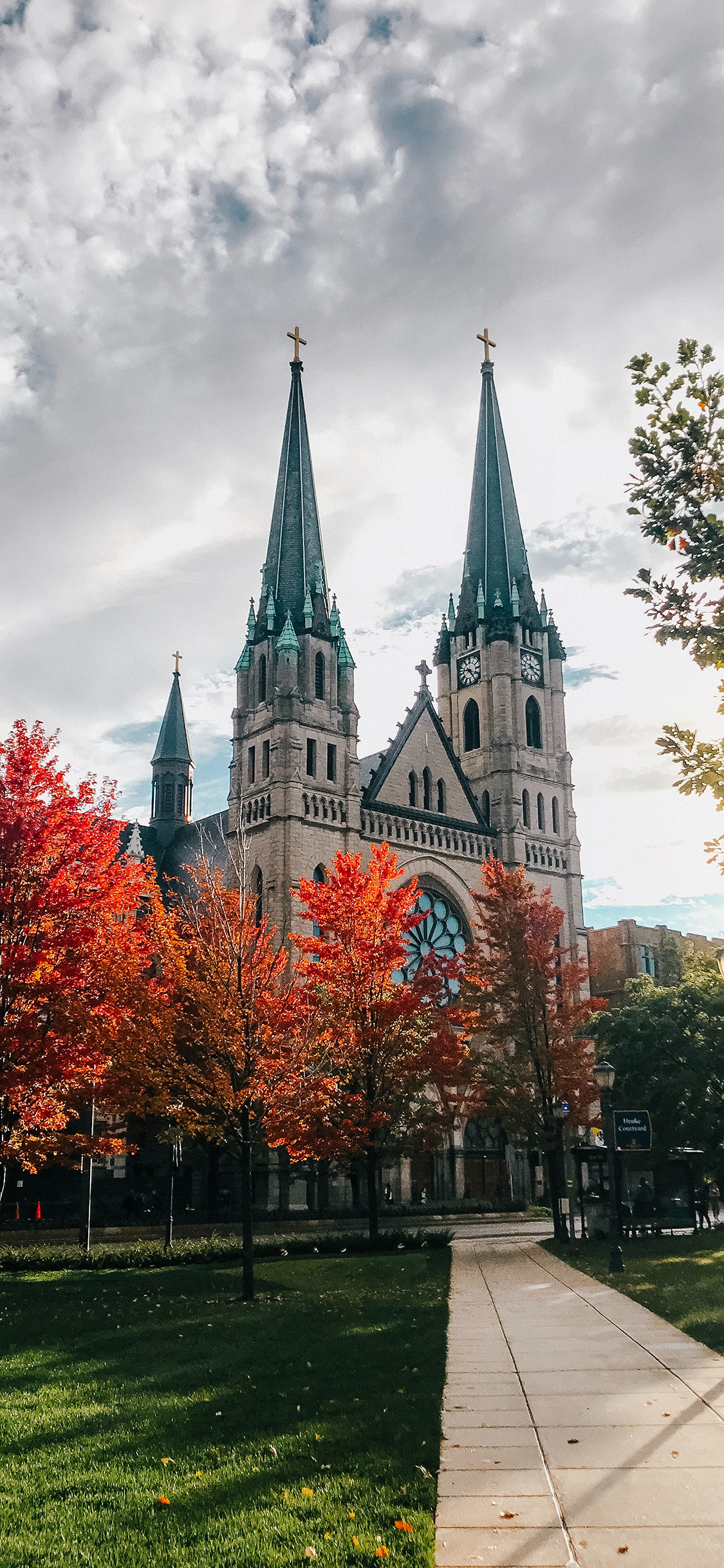 [2436×1125]城堡 建筑 异域 欧式 庭院 苹果手机壁纸图片