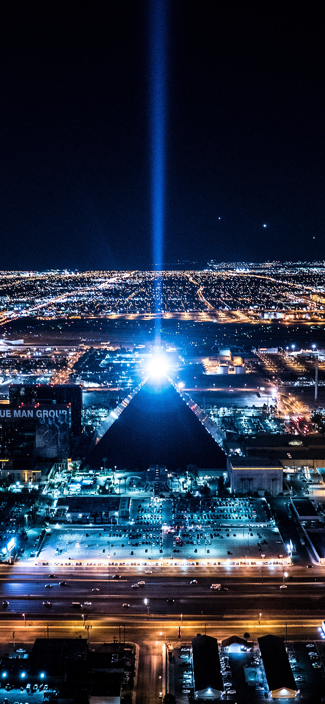 [2436×1125]城市 夜景 光柱 璀璨 苹果手机壁纸图片