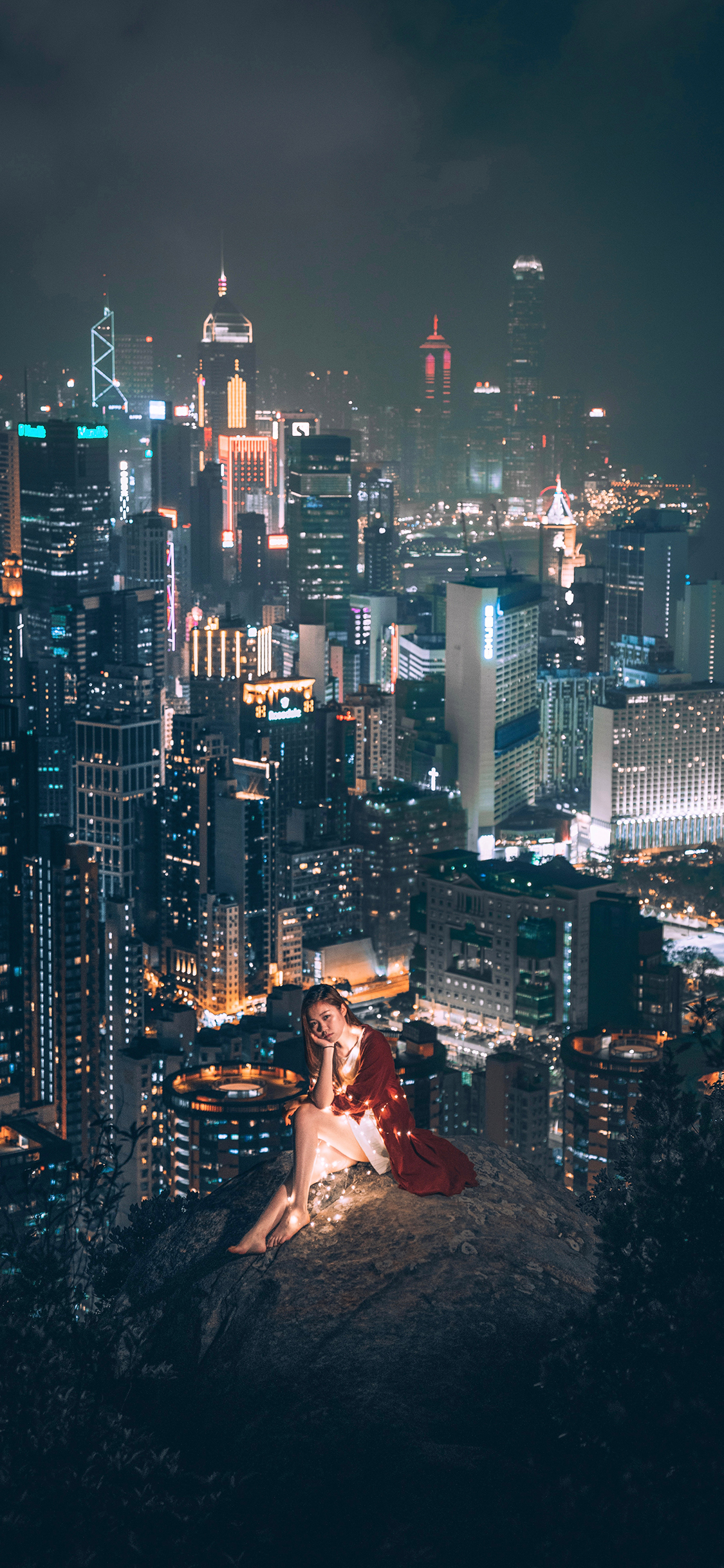 [2436×1125]城市 夜景 女孩 写真 苹果手机壁纸图片