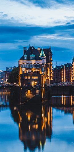 [2436x1125]城市 夜景 欧式建筑 河流 倒映 苹果手机壁纸图片
