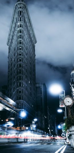 [2436x1125]城市 夜景 欧式建筑 灯光 苹果手机壁纸图片
