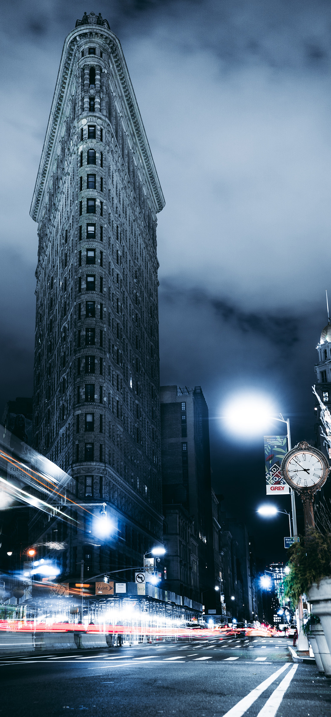 [2436×1125]城市 夜景 欧式建筑 灯光 苹果手机壁纸图片