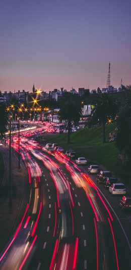 [2436x1125]城市 夜景 街景 车辆 行驶 苹果手机壁纸图片