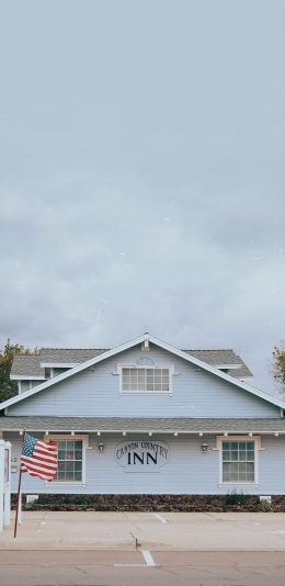 [2436x1125]城市 旗帜 房屋 房子 苹果手机壁纸图片