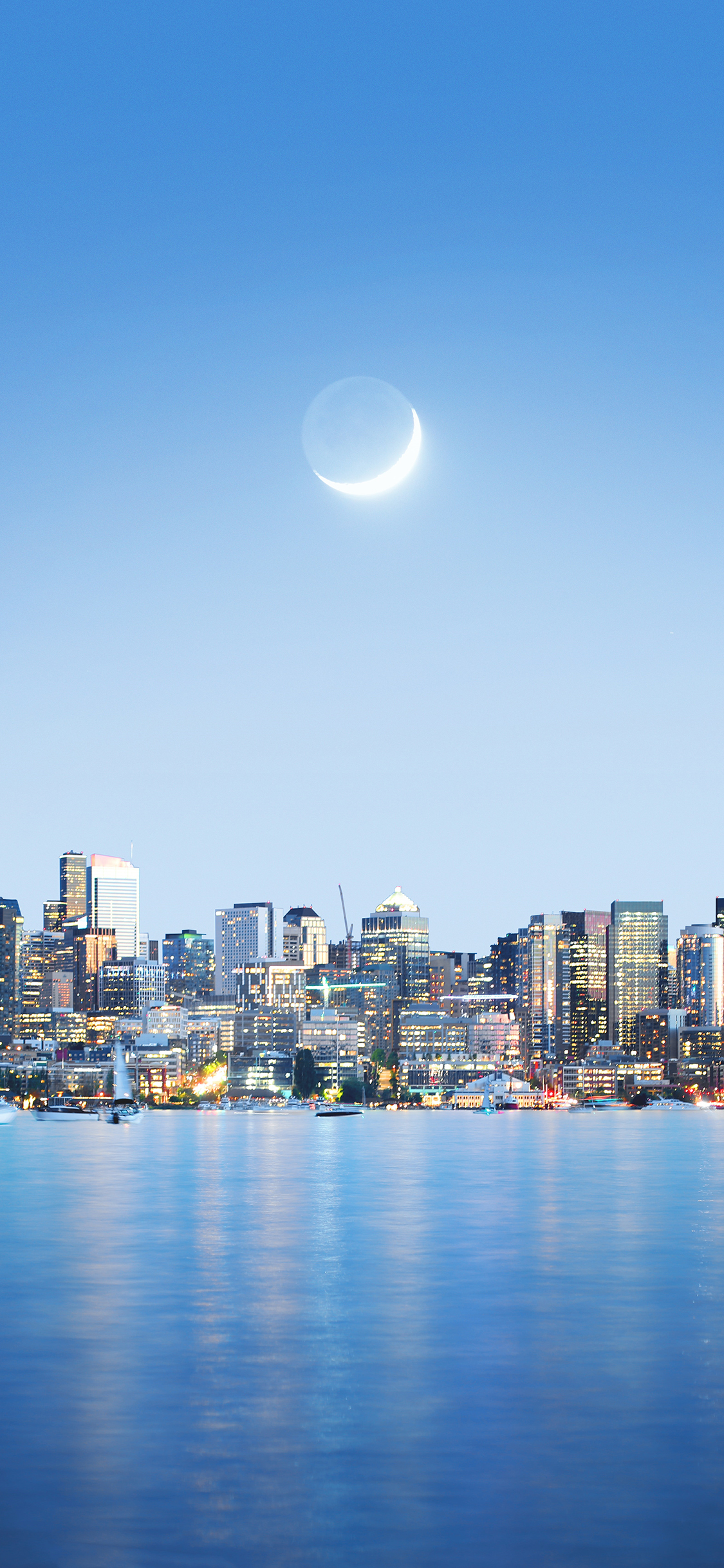 [2436×1125]城市 海岸 月亮 蓝 苹果手机壁纸图片