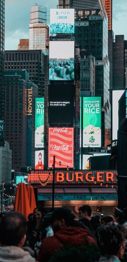 [2436x1125]城市 街道 行人 建筑 欧美 苹果手机壁纸图片