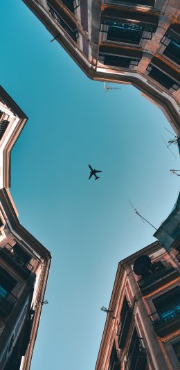 [2436x1125]城市 高楼建筑 天空 飞机 苹果手机壁纸图片