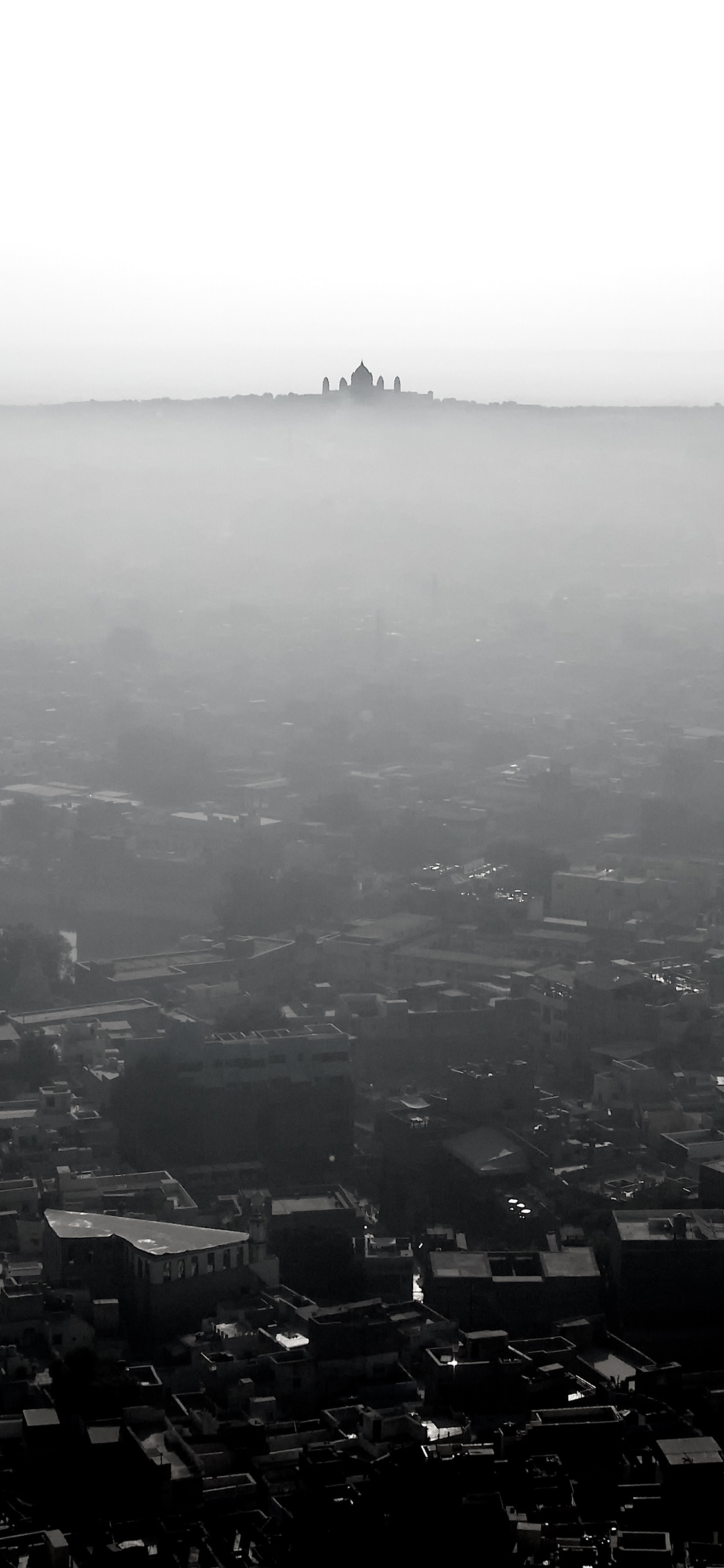 [2436×1125]城市 黑暗 地平线 朦胧 苹果手机壁纸图片