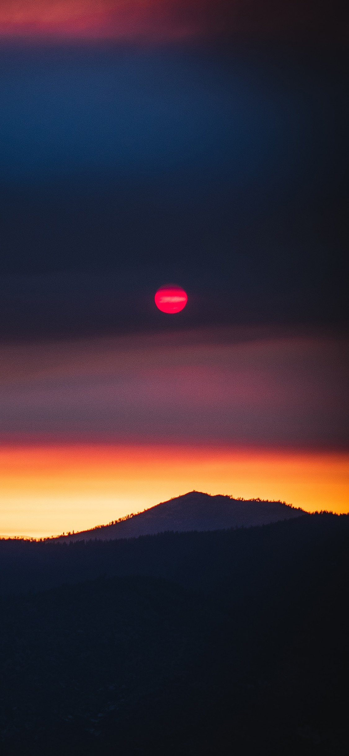 [2436×1125]夕阳 晚霞 落日 红云 山峰 苹果手机壁纸图片