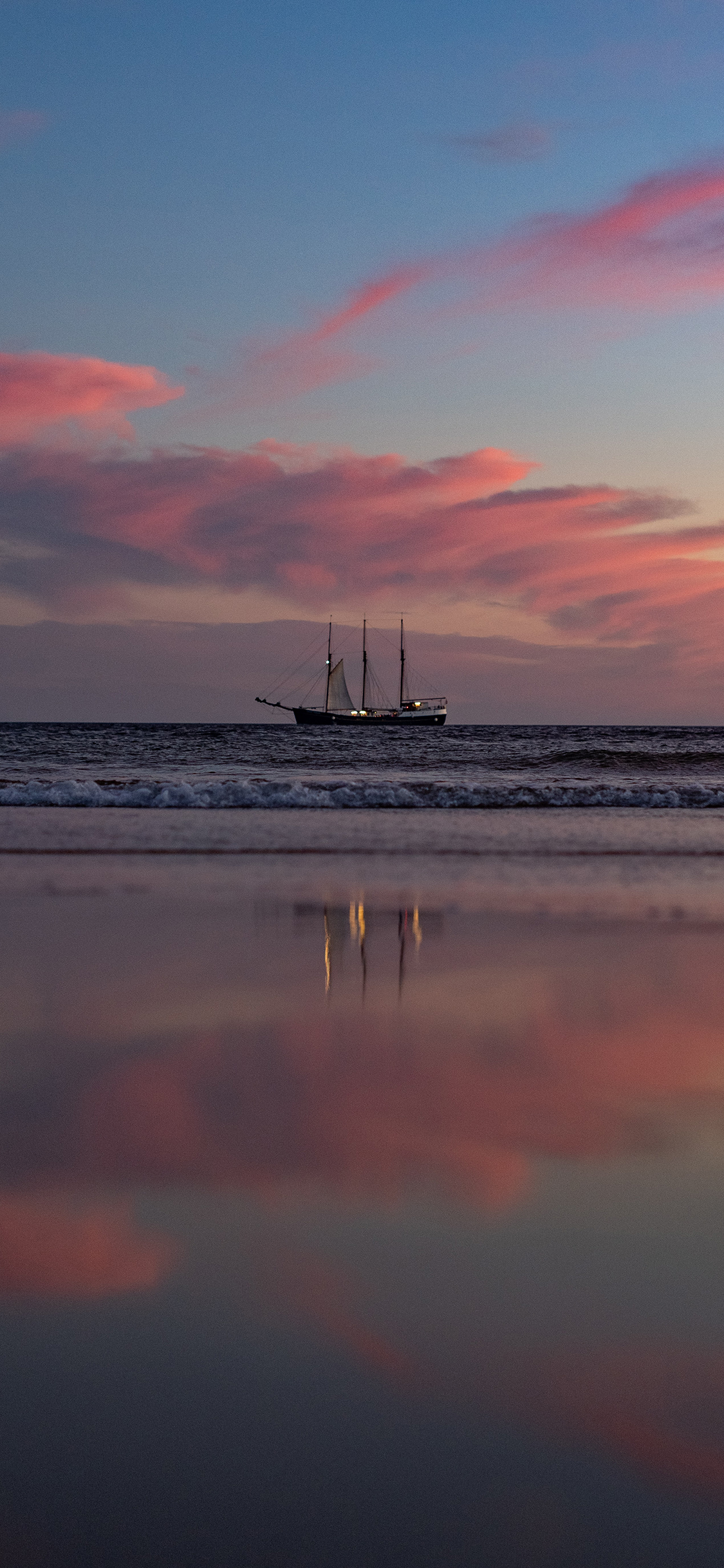 [2436×1125]夕阳 海岸 海浪 云彩 苹果手机壁纸图片