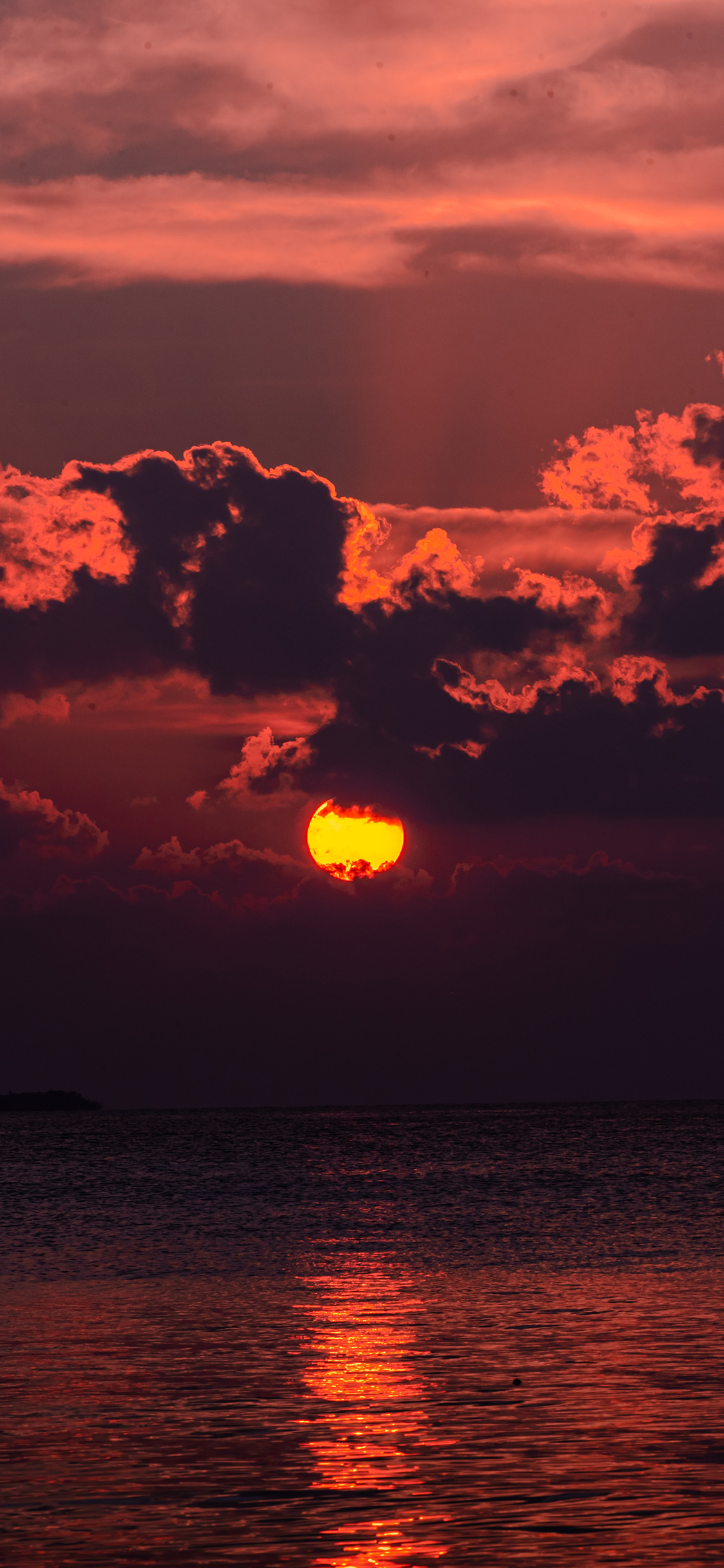 [2436×1125]夕阳 海水 云彩 太阳 苹果手机壁纸图片