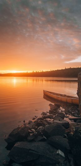 [2436x1125]夕阳 湖泊 船只 云彩 苹果手机壁纸图片