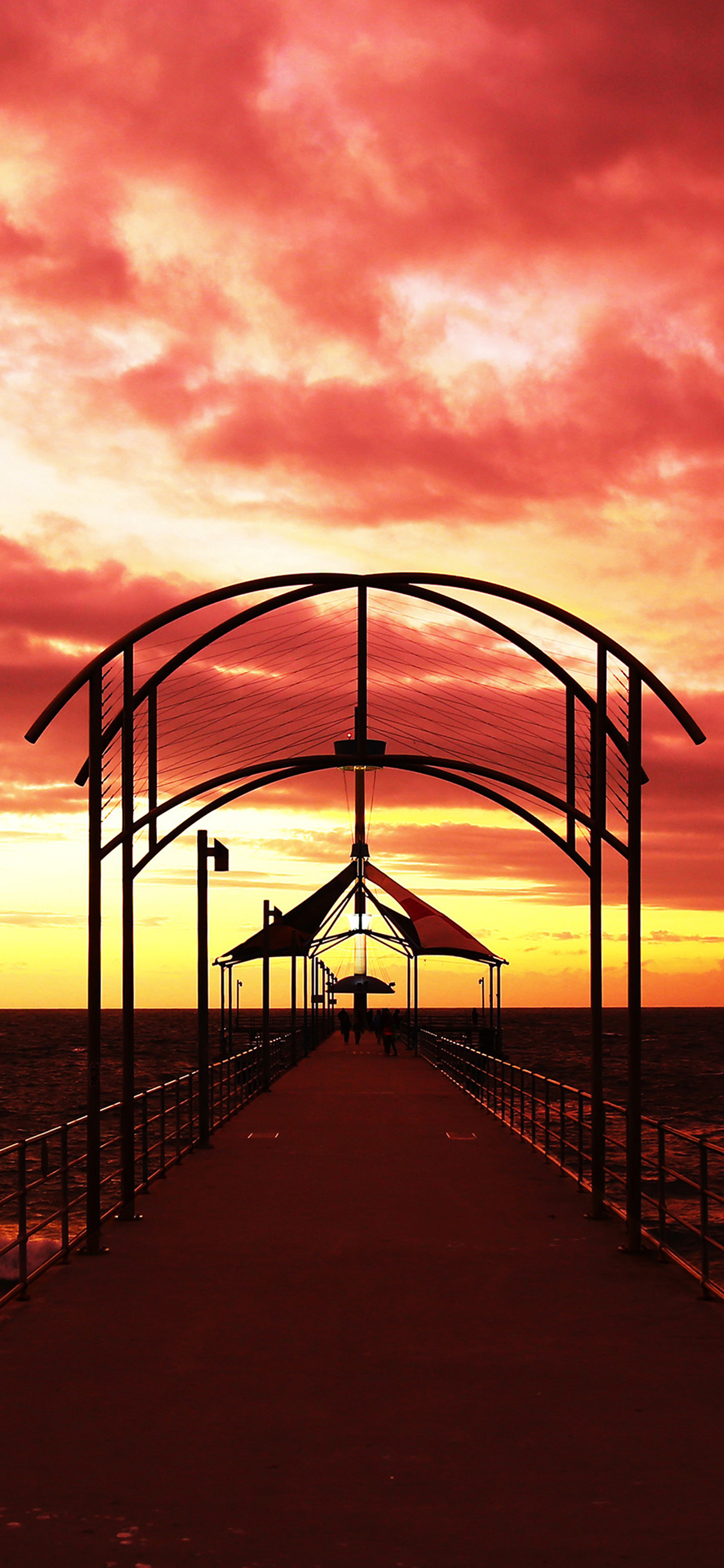 [2436×1125]夕阳 火烧云 海边 长桥 苹果手机壁纸图片