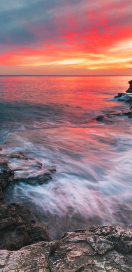 [2436x1125]夕阳 礁石 海水 汇入 苹果手机壁纸图片