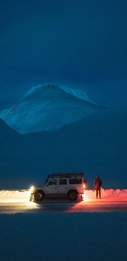 [2436x1125]夜 雪山 旅途 吉普 灯光 苹果手机壁纸图片