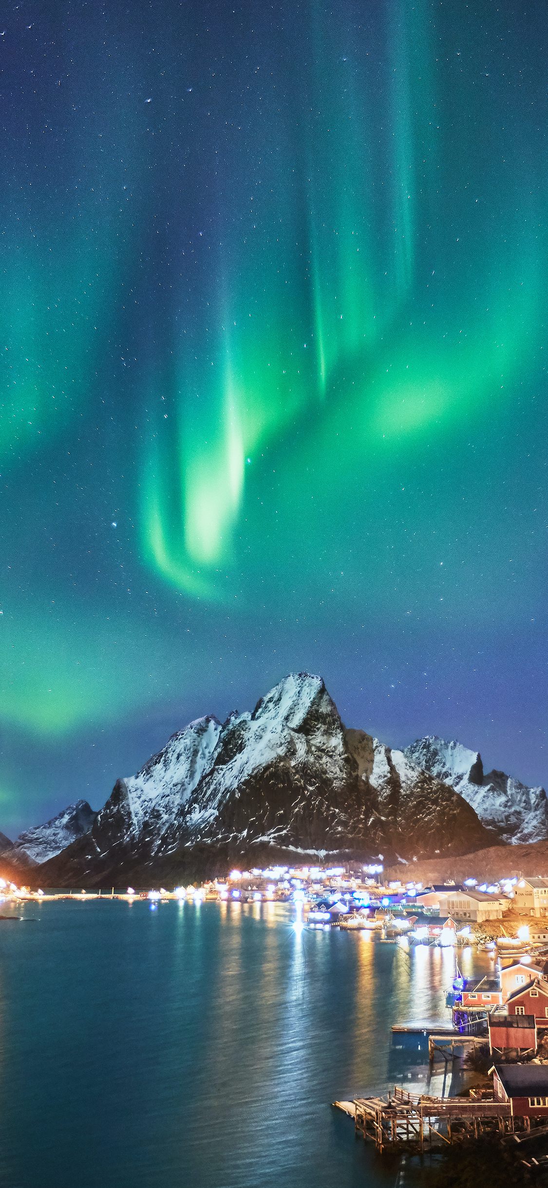 [2436×1125]夜晚 城市 极光 唯美 海岸 苹果手机壁纸图片