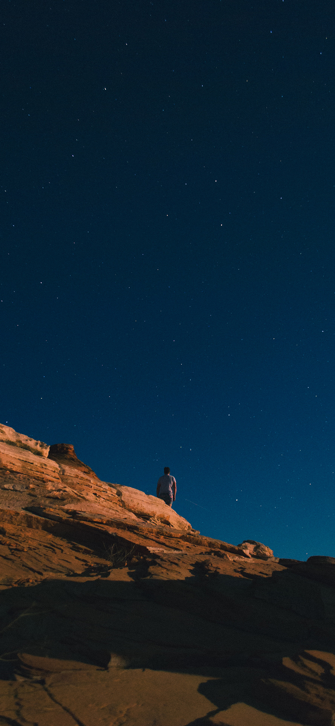 [2436×1125]夜晚 山川 背影 星空美景 苹果手机壁纸图片