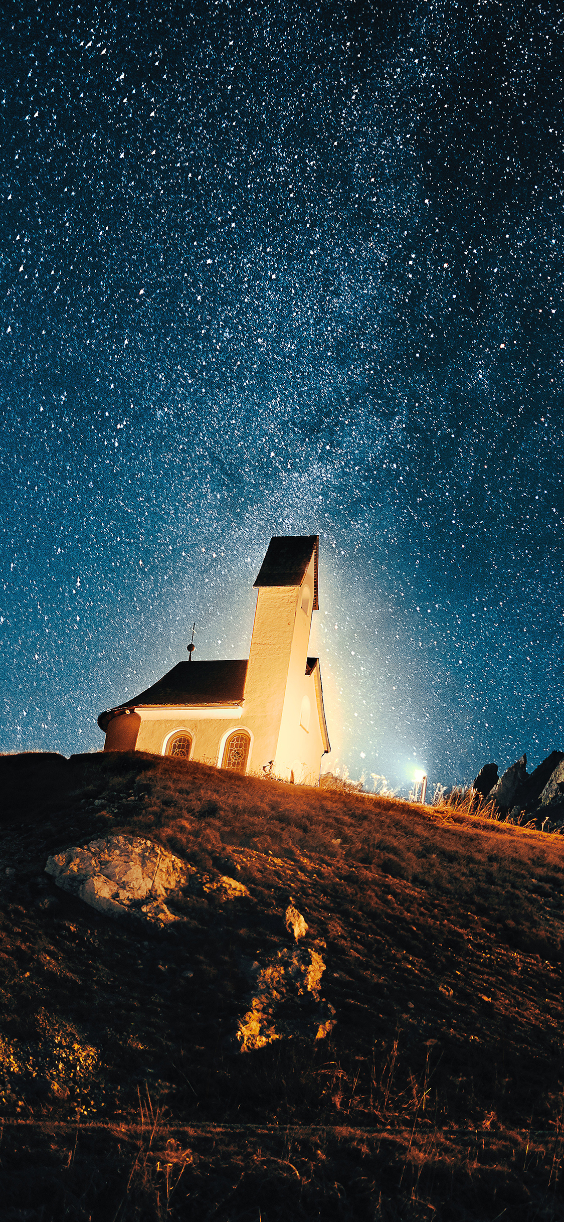 [2436×1125]夜晚 房屋 星空 璀璨 苹果手机壁纸图片