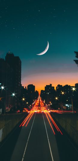 [2436x1125]夜晚 月亮 城市 道路 苹果手机壁纸图片