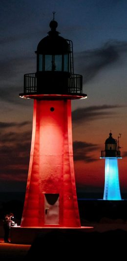 [2436x1125]夜晚 灯塔 信号塔 灯光 苹果手机壁纸图片