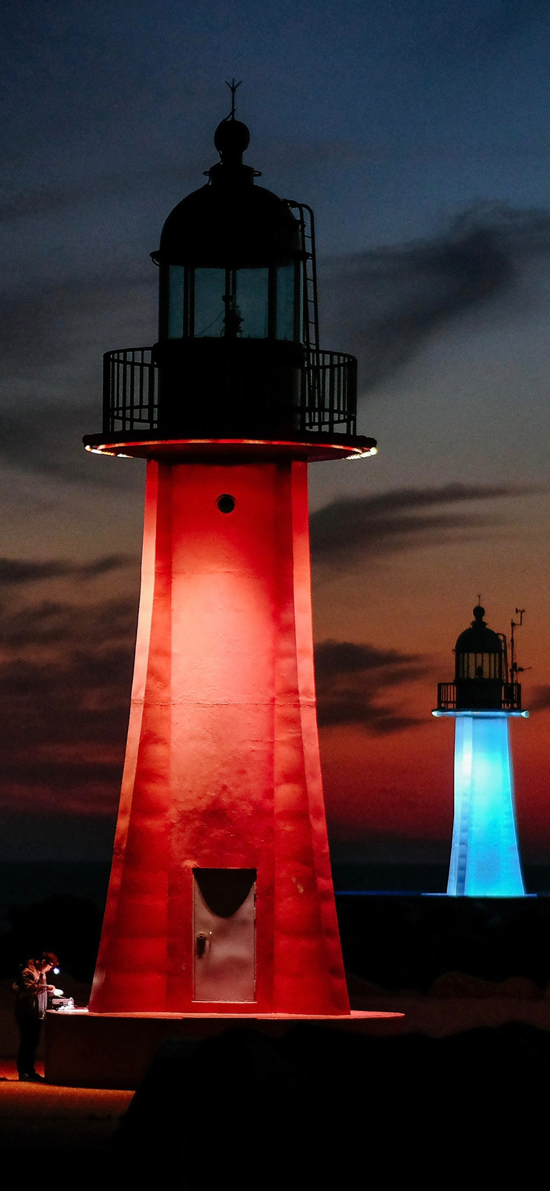 [2436×1125]夜晚 灯塔 信号塔 灯光 苹果手机壁纸图片