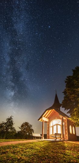 [2436x1125]夜晚 璀璨 天空 房屋 草地 苹果手机壁纸图片