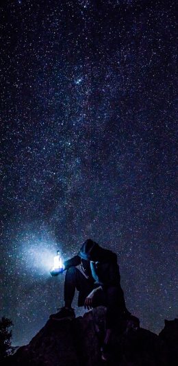 [2436x1125]夜景 星空 繁星 男孩 苹果手机壁纸图片