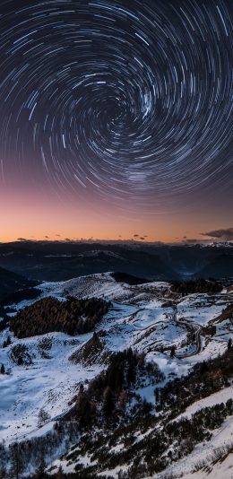 [2436x1125]夜景 郊外 山峰 星轨 天象 苹果手机壁纸图片
