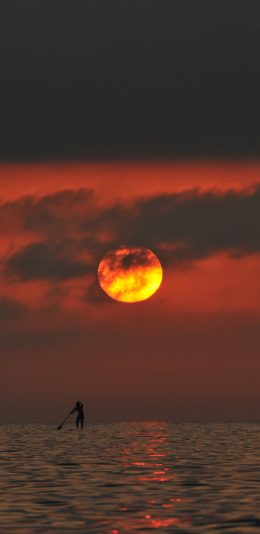 [2436x1125]大海 夕阳美景 落日 红霞 渔民 苹果手机壁纸图片