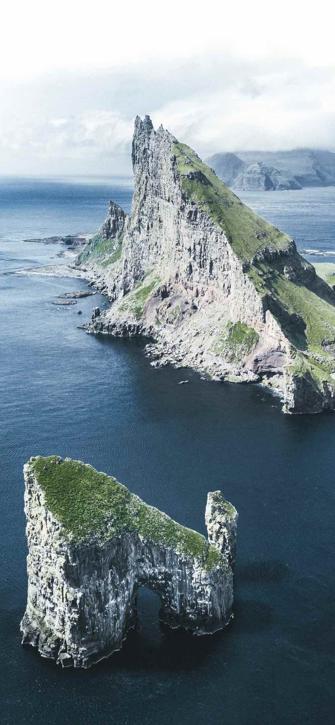 [2436×1125]大海 小山 自然 美景 苹果手机壁纸图片