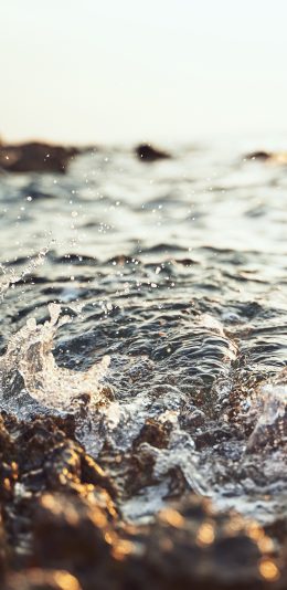 [2436x1125]大海 岩石 海水 翻涌 苹果手机壁纸图片