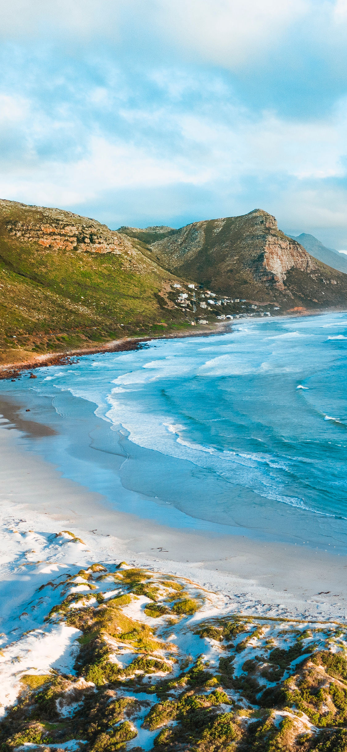 [2436×1125]大海 沙滩 山峰 美景 苹果手机壁纸图片