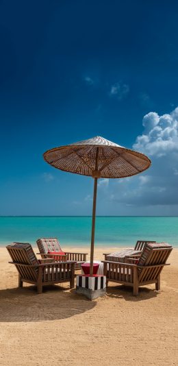 [2436x1125]大海 沙滩 椅子 遮阳伞 休闲 度假 苹果手机壁纸图片