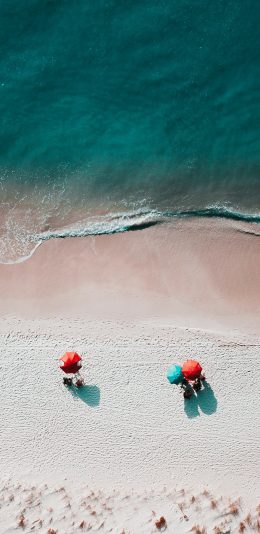 [2436x1125]大海 浪花 海滩 遮阳伞 苹果手机壁纸图片