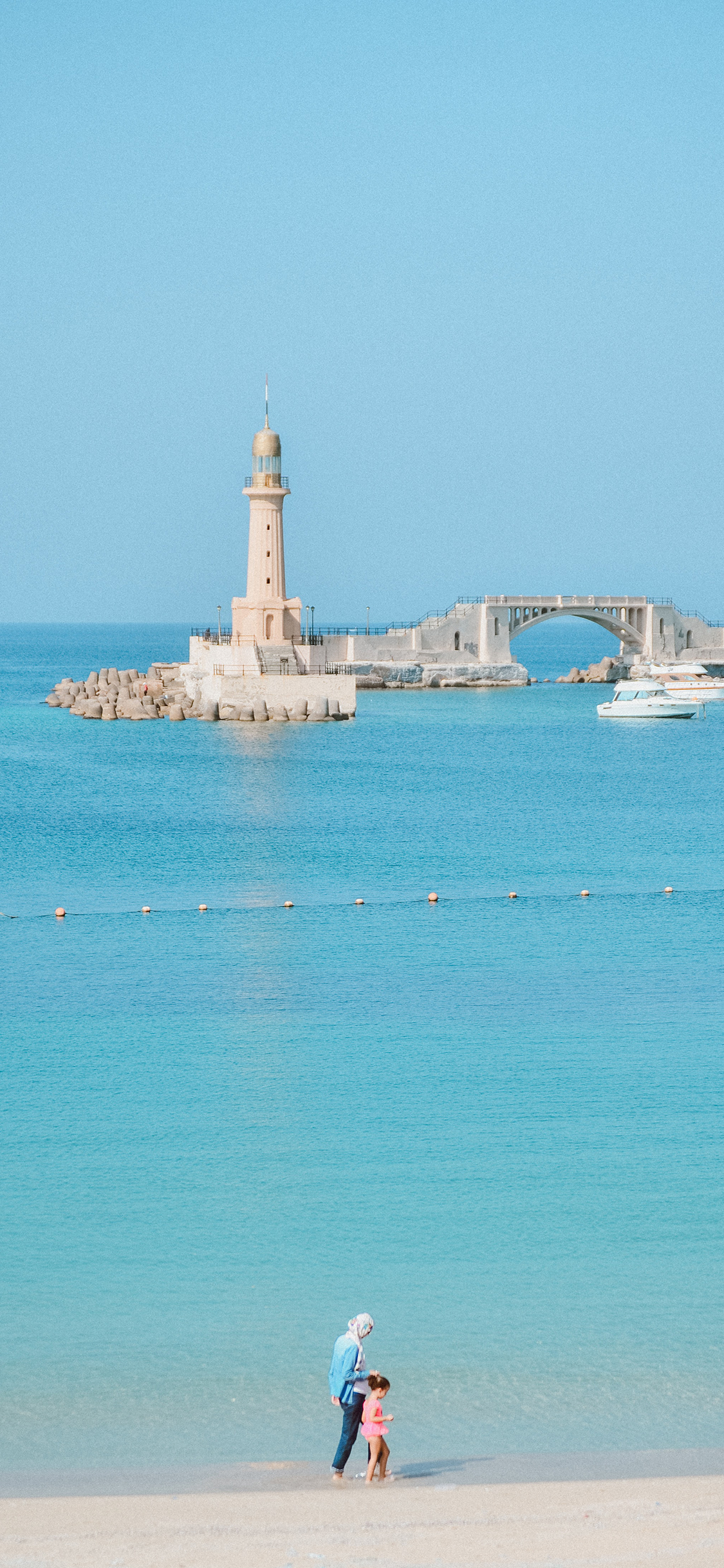 [2436×1125]大海 海景 湛蓝 灯塔 苹果手机壁纸图片