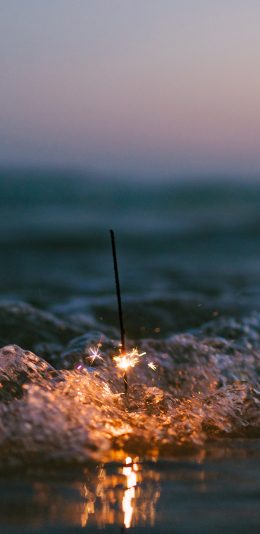[2436x1125]大海 海水 沙滩 小烟花 苹果手机壁纸图片